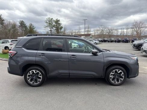 Used 2025 Subaru Forester Premium AWD/4WD image 5