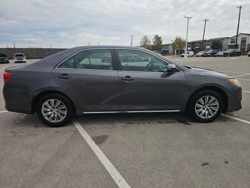 Used 2014 Toyota Camry L image 4