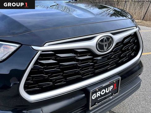 Used 2021 Toyota Highlander XLE image 32