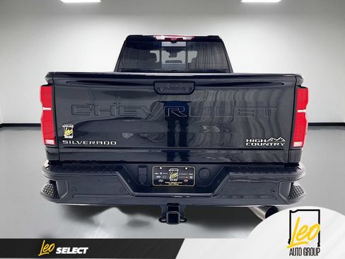Used 2024 Chevrolet Silverado 2500 High Country w/ High Country Premium Package AWD/4WD image 9
