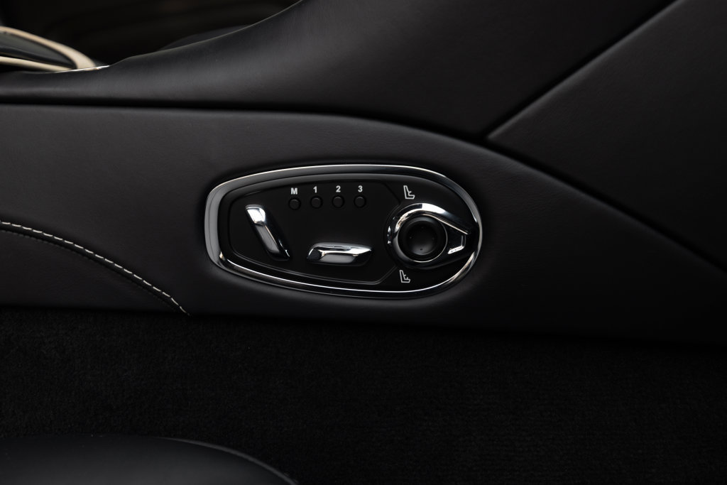 Used 2023 Aston Martin DBS Superleggera Volante RWD image 26