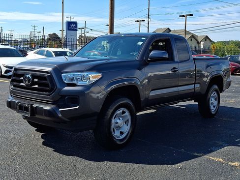Used 2023 Toyota Tacoma SR w/ SR Convenience Package AWD/4WD image 3