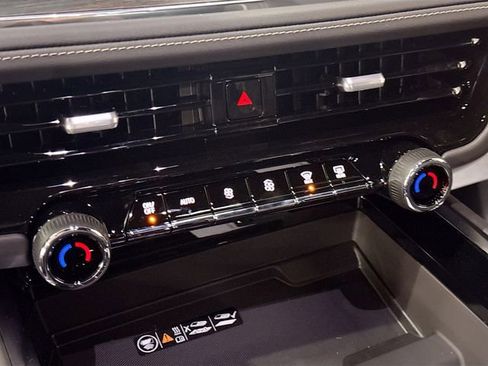 New 2025 Chevrolet Suburban Premier image 17