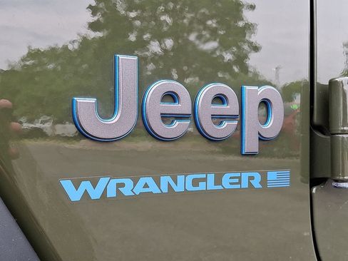 Used 2024 Jeep Wrangler Unlimited Rubicon 4xe AWD/4WD image 30