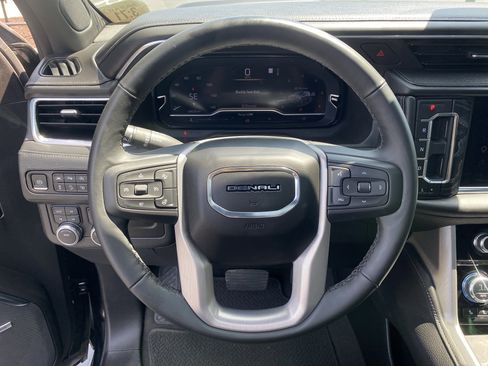 Used 2023 GMC Yukon XL Denali AWD/4WD image 10