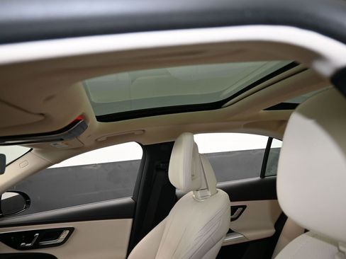 Used 2025 Mercedes-Benz E 350 4MATIC Sedan image 11