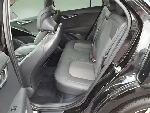 Used 2024 Kia Niro EX Touring image 12