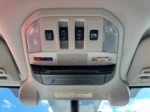 Used 2020 Subaru Ascent Limited w/ Technology Package AWD/4WD image 21