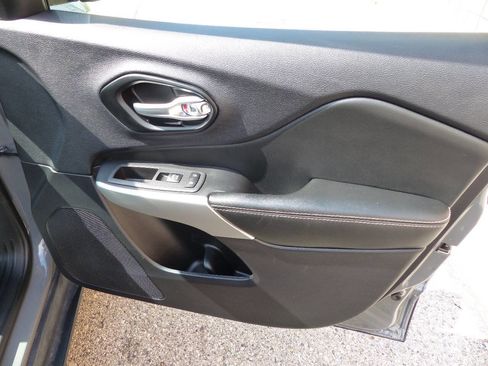 Used 2022 Jeep Cherokee Latitude w/ Sun & Sound Group image 34