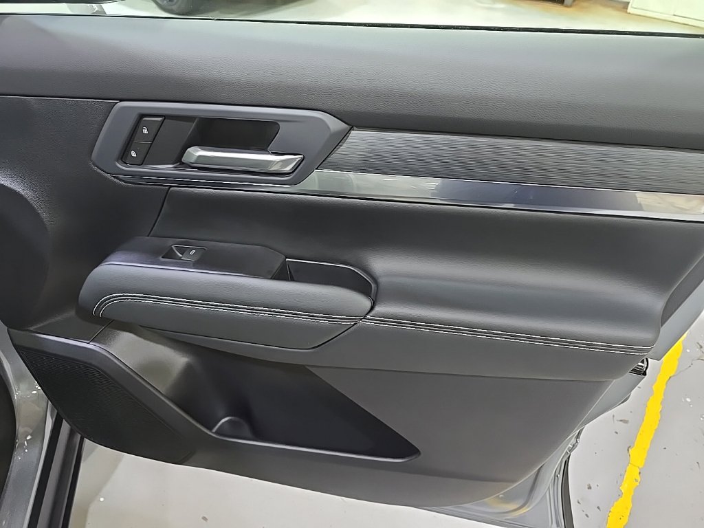 New 2027 GMC Terrain Elevation w/ Elevation Premium Package AWD/4WD image 9