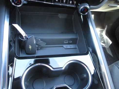 New 2026 Chevrolet Suburban LS image 18