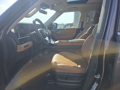 Certified 2025 INFINITI QX80 Luxe image 6