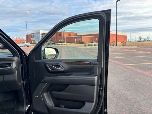 Used 2021 Chevrolet Tahoe Premier w/ Premium Package AWD/4WD image 39