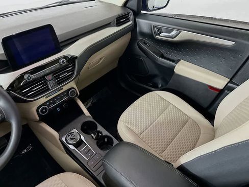 Certified 2020 Ford Escape SE image 11