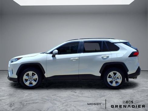 Used 2021 Toyota RAV4 XLE w/ Convenience Package FWD image 5