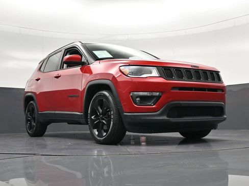 Used 2019 Jeep Compass Latitude FWD image 32