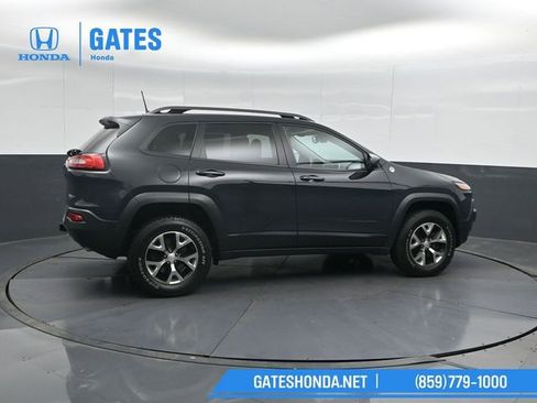 Used 2017 Jeep Cherokee Trailhawk w/ Comfort/Convenience Group image 3