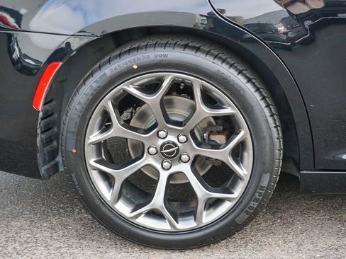 Used 2017 Chrysler 300 S RWD image 9