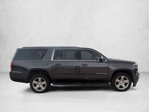 Used 2018 Chevrolet Suburban LS RWD image 4