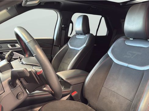 Certified 2025 Ford Explorer ST AWD/4WD image 10