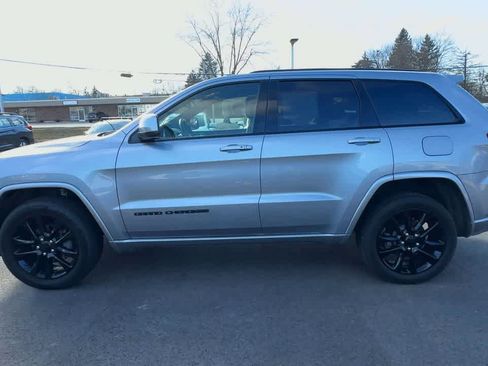 Used 2018 Jeep Grand Cherokee Altitude image 5