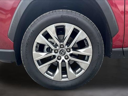 Used 2020 Toyota RAV4 XLE Premium FWD image 33