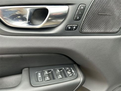 Certified 2022 Volvo XC60 B5 Inscription w/ Climate Package image 16