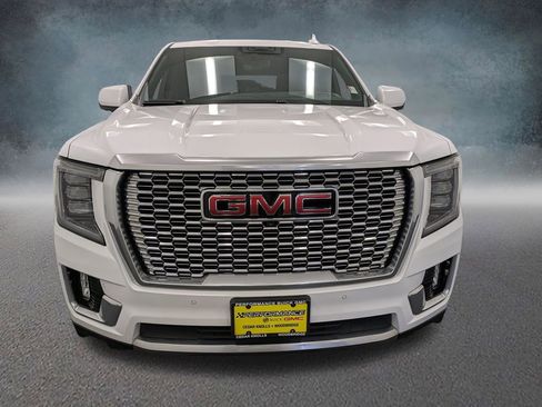 Used 2023 GMC Yukon Denali w/ Advanced Technology Package AWD/4WD image 2