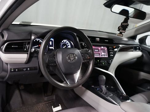 Used 2019 Toyota Camry LE image 7
