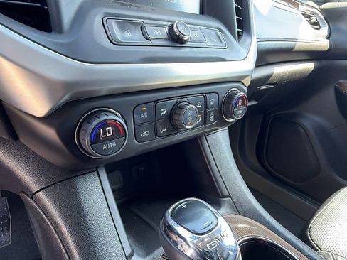 Used 2018 GMC Acadia SLE FWD image 14