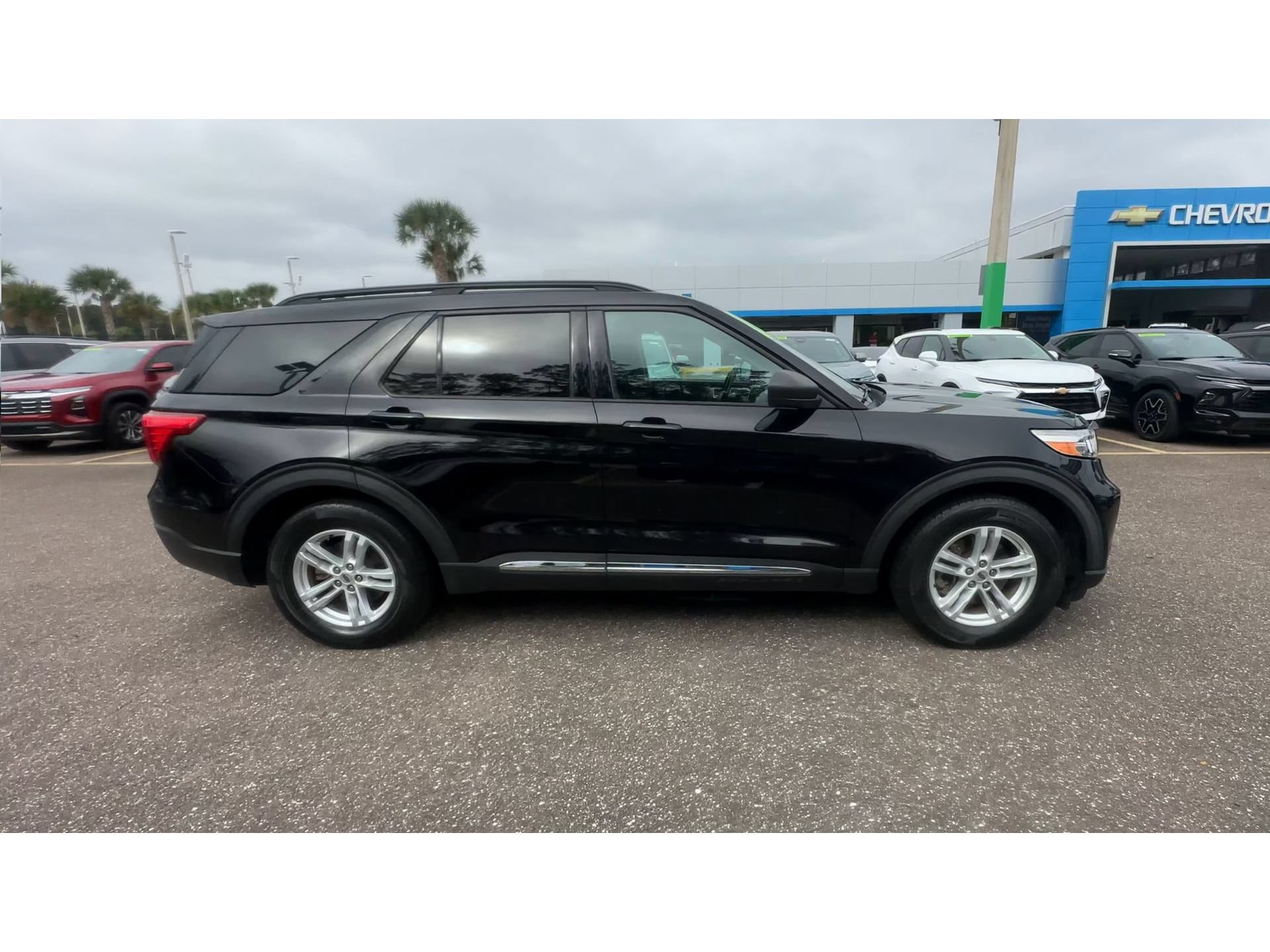 Used 2021 Ford Explorer XLT RWD image 9