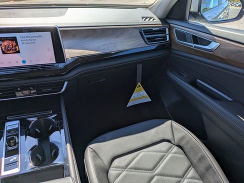 New 2026 Volkswagen Atlas SE FWD image 19
