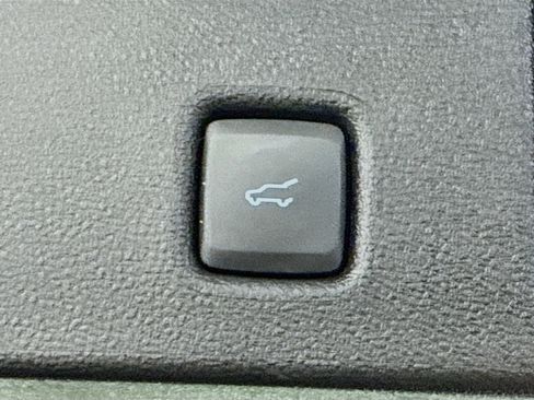 Used 2025 Ford Escape Platinum AWD/4WD image 31