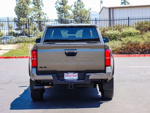 Certified 2025 Toyota Tacoma TRD Off-Road AWD/4WD image 6