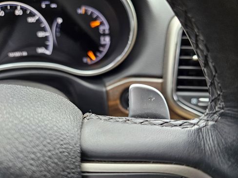 Used 2016 Jeep Grand Cherokee Limited w/ Luxury Group II image 48