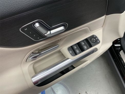 Used 2023 Mercedes-Benz EQB 250+ image 19