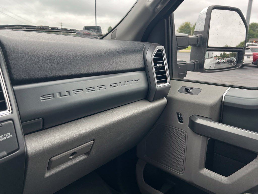 Used 2017 Ford F250 XLT w/ XLT Premium Package AWD/4WD image 19