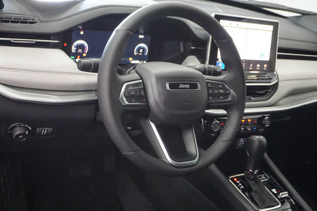 Used 2026 Jeep Compass Limited w/ Sun, Sound & Navigation Group AWD/4WD image 5