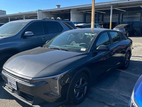 Used 2025 Kia K4 FWD image 2