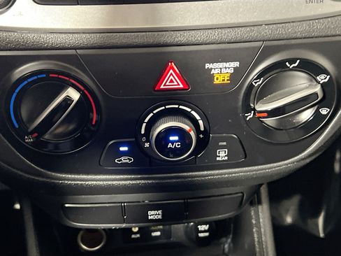 Used 2019 Hyundai Accent SE FWD image 25