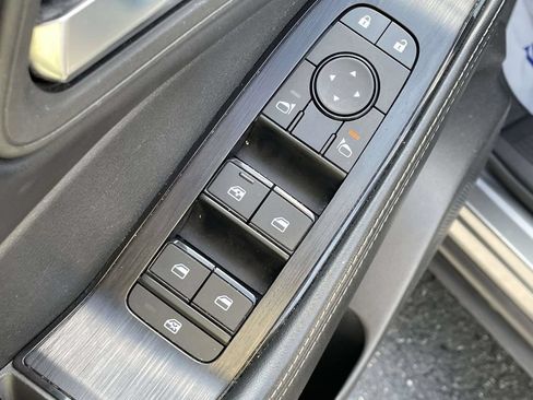Used 2025 Nissan Rogue SV w/ SV Premium Package FWD image 25