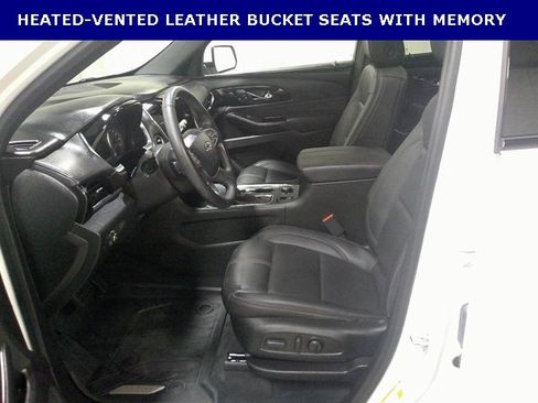 Used 2023 Chevrolet Traverse RS image 12