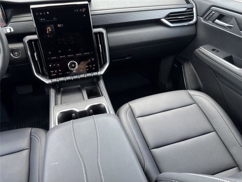 Used 2026 GMC Acadia Elevation w/ Black Edition FWD image 16