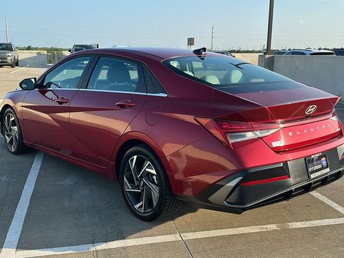 Used 2025 Hyundai Elantra Limited FWD image 11