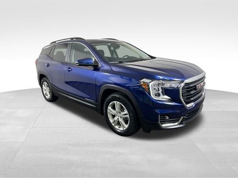 Used 2023 GMC Terrain SLE w/ Driver Convenience Package FWD image 8