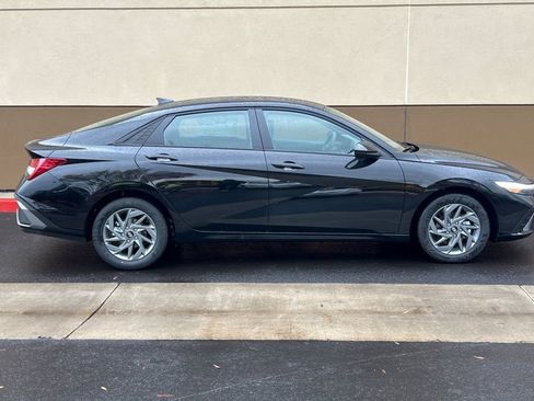 New 2026 Hyundai Elantra Blue image 4