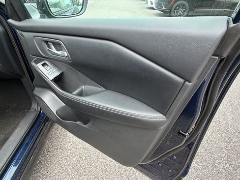 Used 2024 Nissan Rogue SV AWD/4WD image 18
