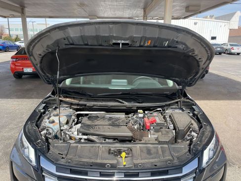 Used 2025 Nissan Rogue SV image 34