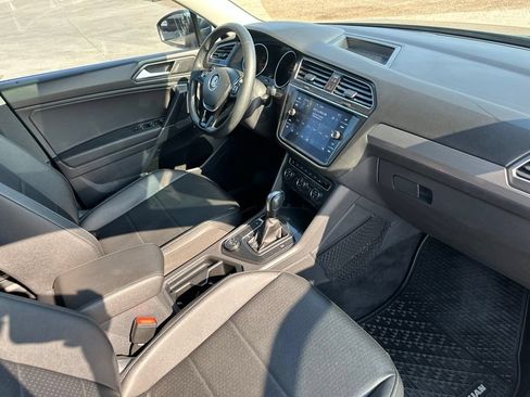 Used 2020 Volkswagen Tiguan SE w/ Panoramic Sunroof Package AWD/4WD image 32