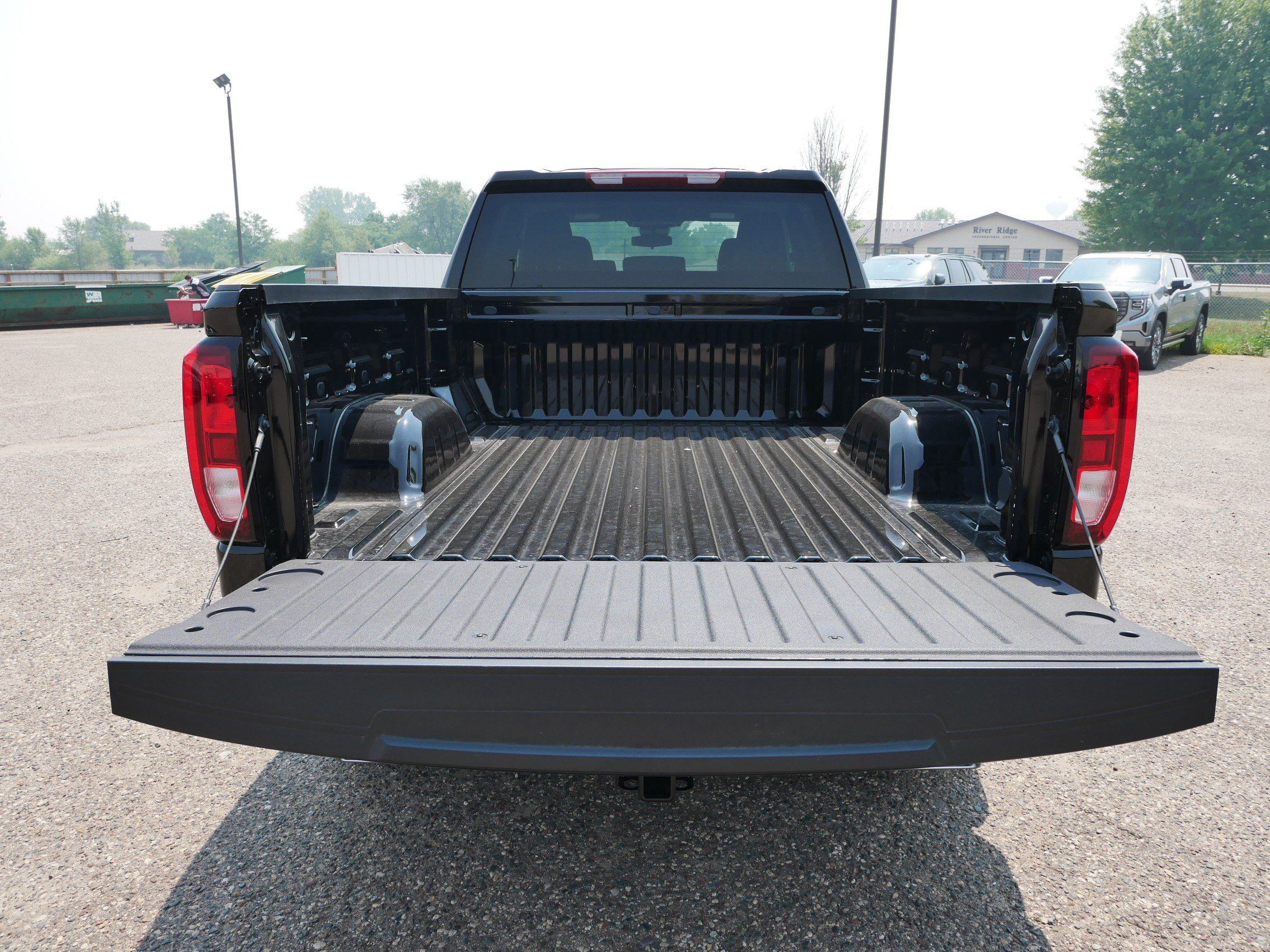 New 2026 GMC Sierra 1500 SLE w/ X31 Off-Road Package AWD/4WD image 10